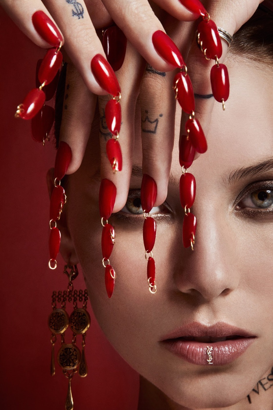 dripping-nails-manicure-chains-pierced-nails